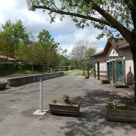 Отель Camping Du Moulin Meyrieu-les-Etangs Экстерьер фото