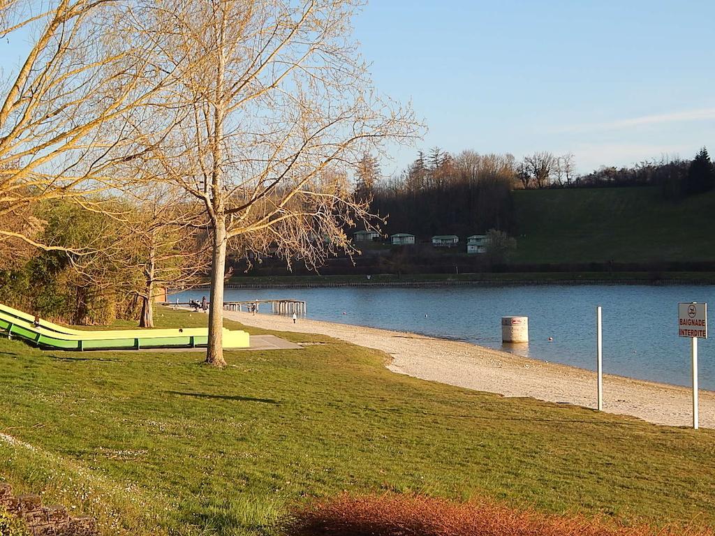 Отель Camping Du Moulin Meyrieu-les-Etangs Экстерьер фото