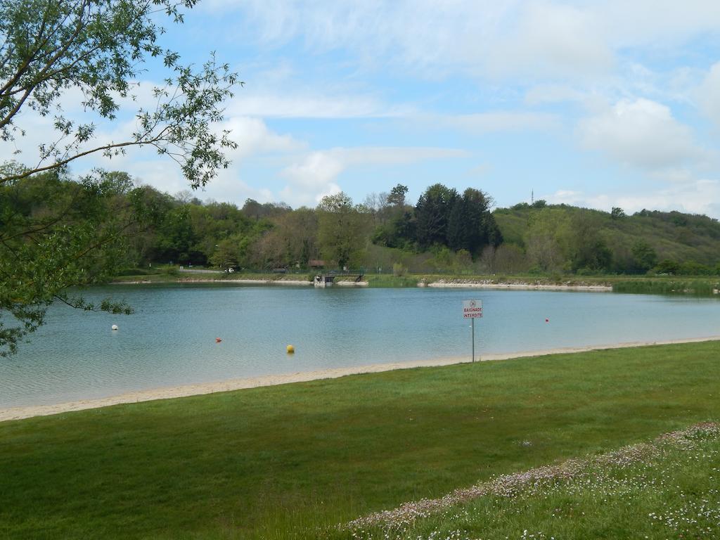 Отель Camping Du Moulin Meyrieu-les-Etangs Экстерьер фото