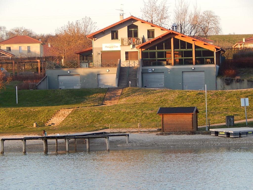 Отель Camping Du Moulin Meyrieu-les-Etangs Экстерьер фото